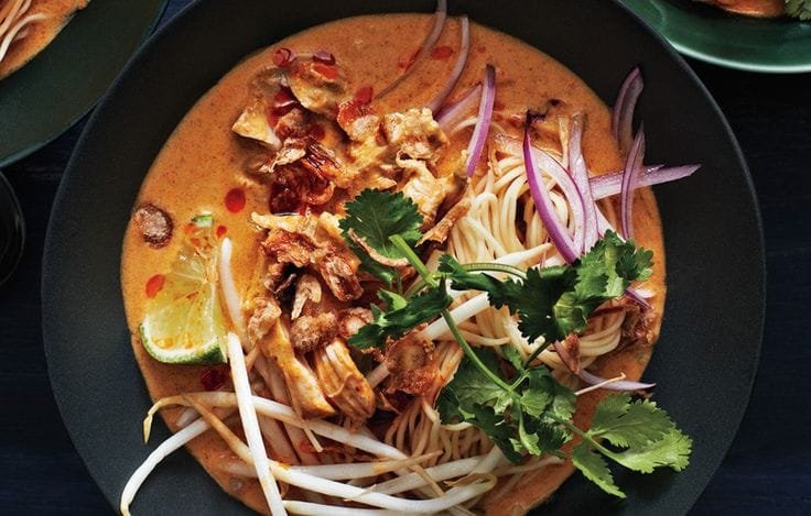 Thailand Street Food - Khao Soi (Curry Noodle Soup)