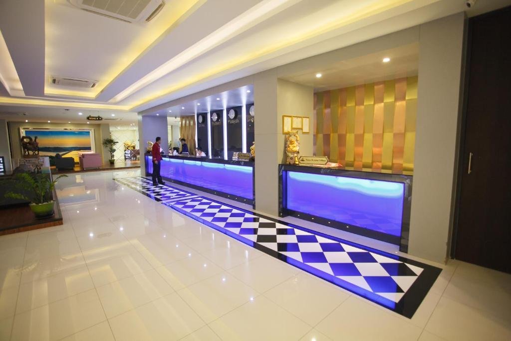 Grand Pink Hotel