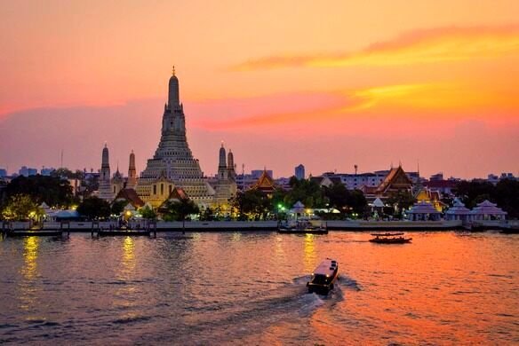 Things to do in Bangkok - Wat Arun Riverside