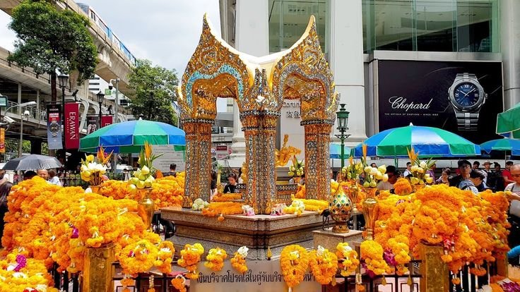What to Wear and Bring to Erawan Shrine
